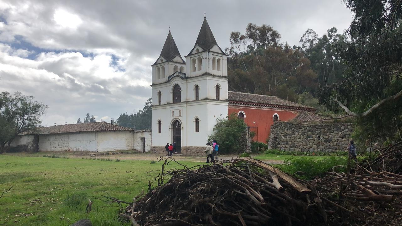 Hacienda Guachala Hotel Кайамбе Екстериор снимка