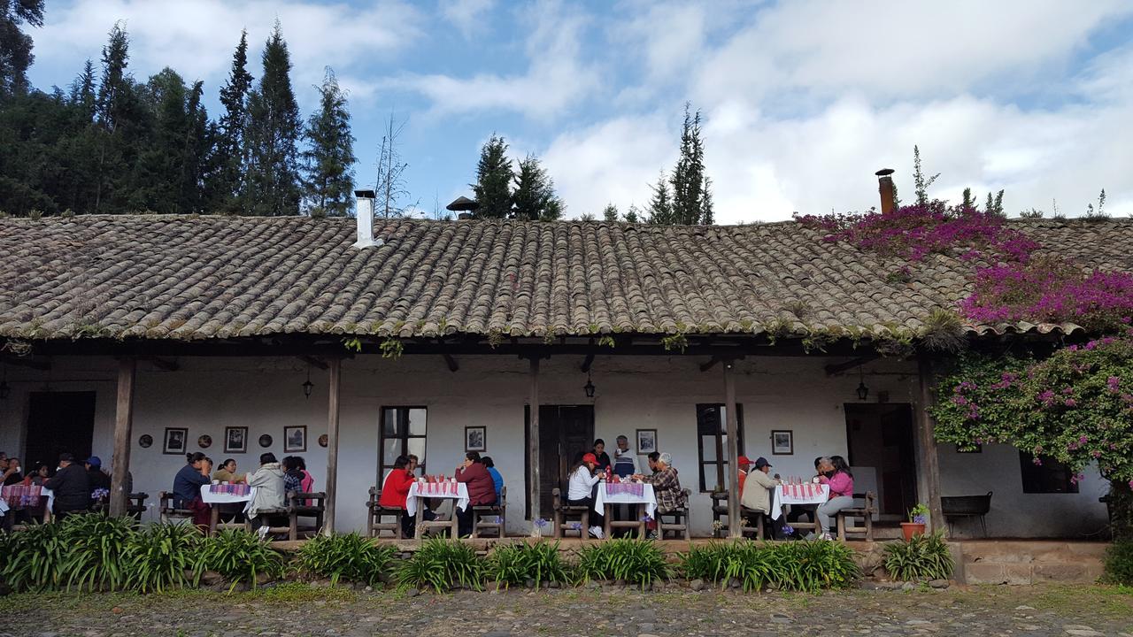 Hacienda Guachala Hotel Кайамбе Екстериор снимка